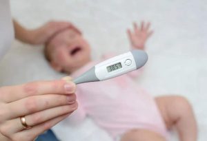 نحوه پایین آوردن تب کودک | کاهش تب کودک در سه سوت