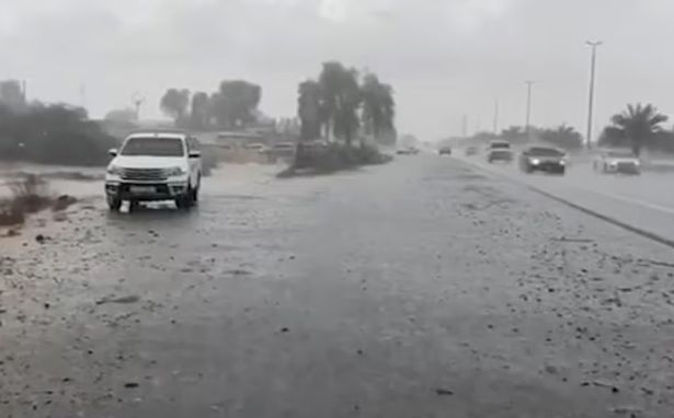 بارش شدید باران در دبی در پی بارور کردن ابرها با پهپاد