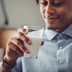 شیر نارگیل در مقابل شیر بادام : کدام سالم تر است؟